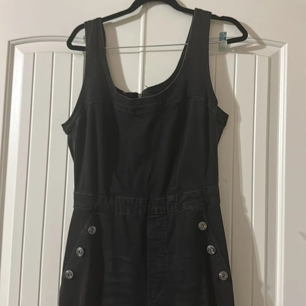 Fashion Nova Black Sleeveless Jumpsuit with Wide-Leg Design - Picture 4 of 7